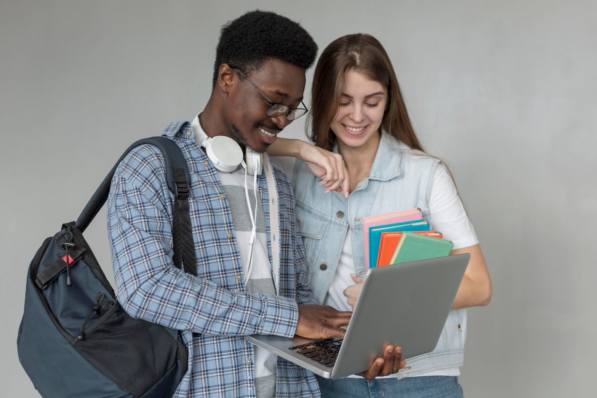 Auxílio Permanência para Universitários